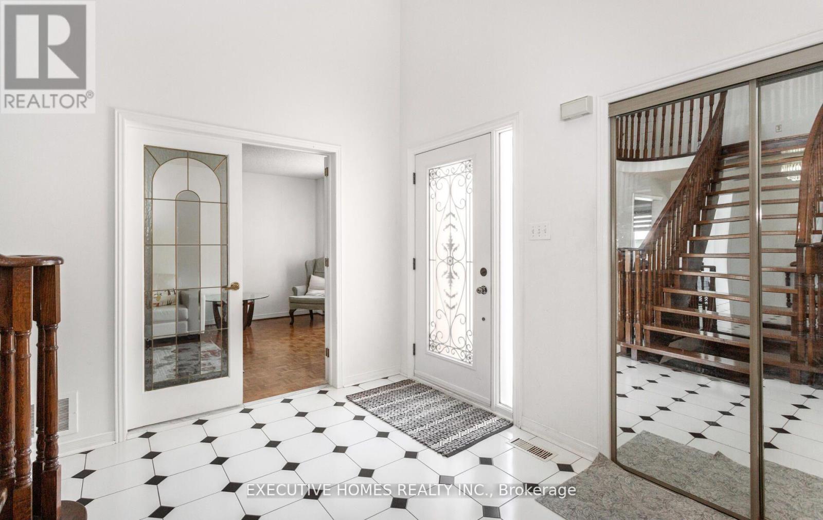 5489 Glen Erin Drive, Mississauga, Ontario  L5M 5C8 - Photo 6 - W12586134