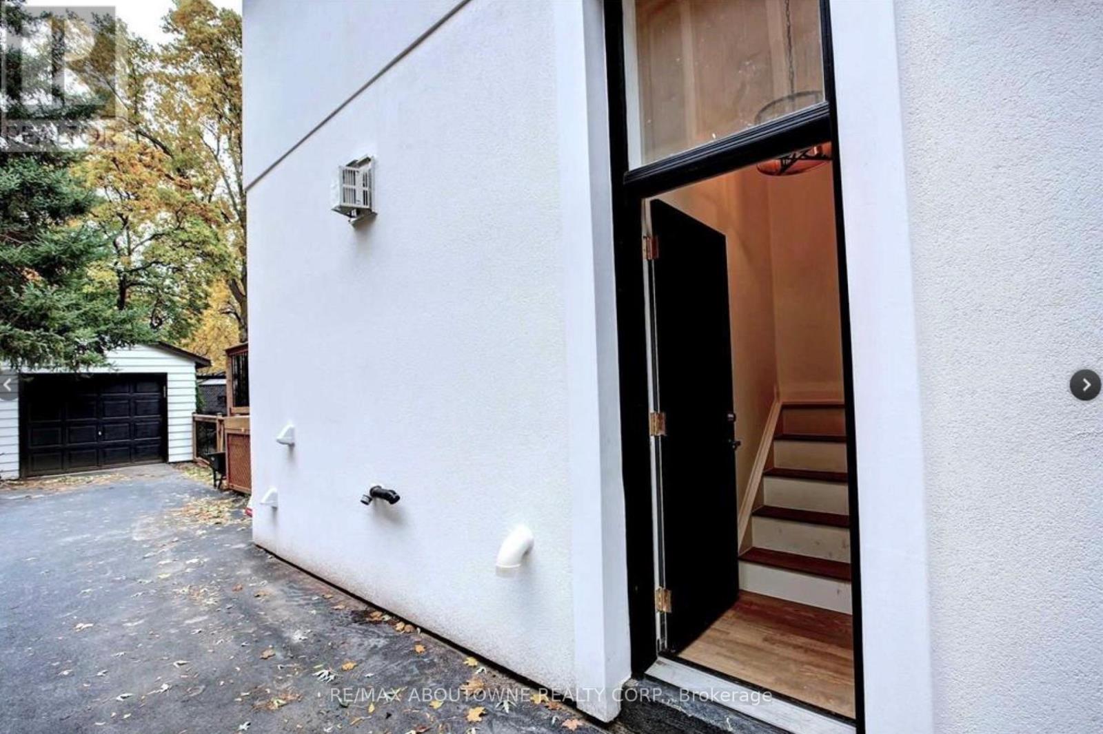 Lower - 136 Westside Drive, Oakville, Ontario  L6K 1P3 - Photo 2 - W12586160