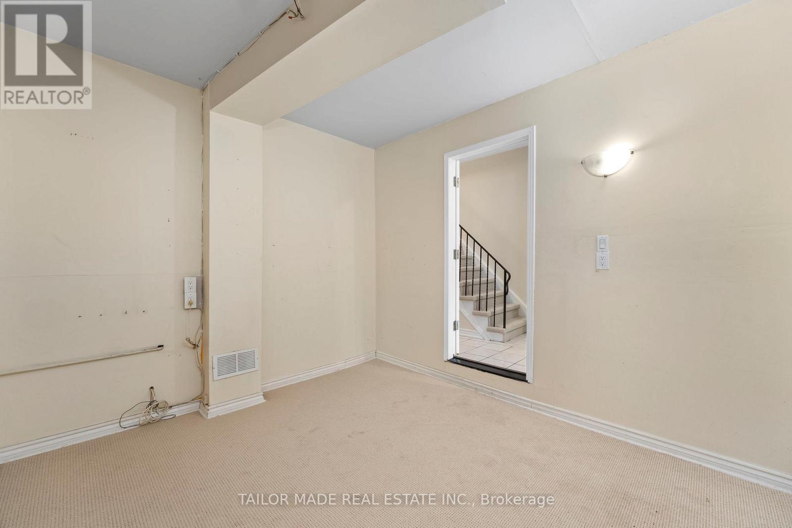 38 Collins Crescent, Brampton, Ontario  L6V 3M9 - Photo 12 - W12586164