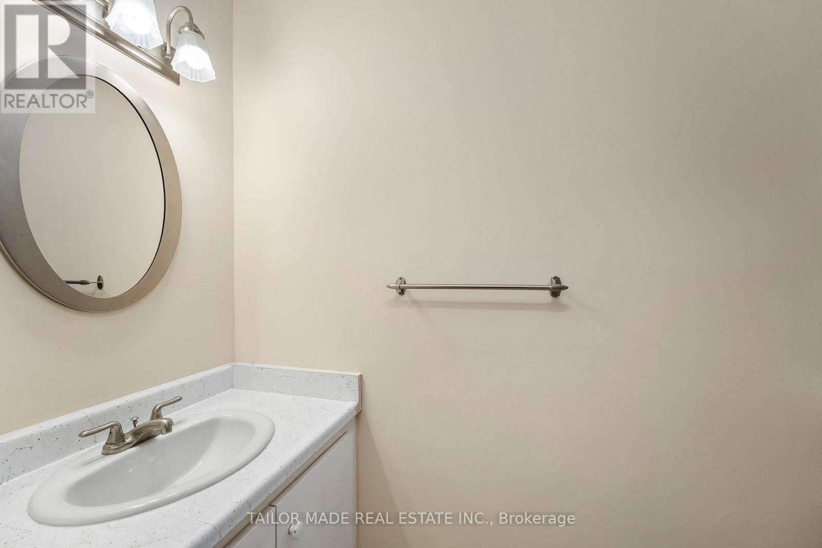 38 Collins Crescent, Brampton, Ontario  L6V 3M9 - Photo 13 - W12586164