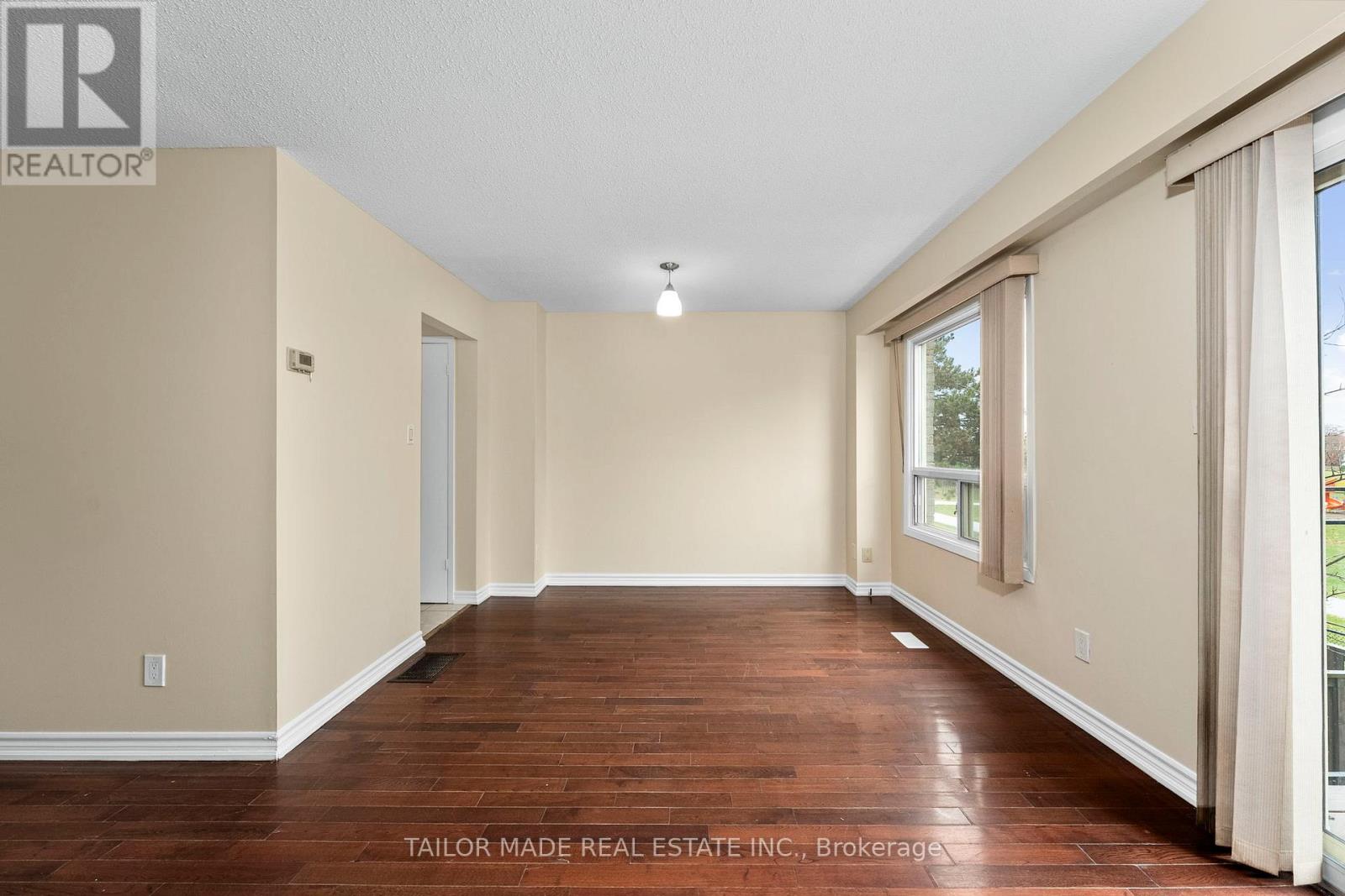 38 Collins Crescent, Brampton, Ontario  L6V 3M9 - Photo 9 - W12586164