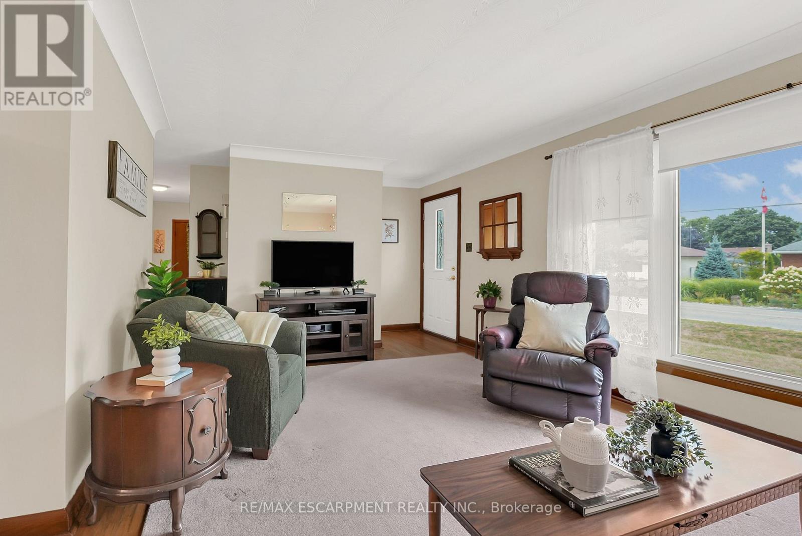 11 Kelson Avenue N, Grimsby, Ontario  L3M 4C6 - Photo 3 - X12586128