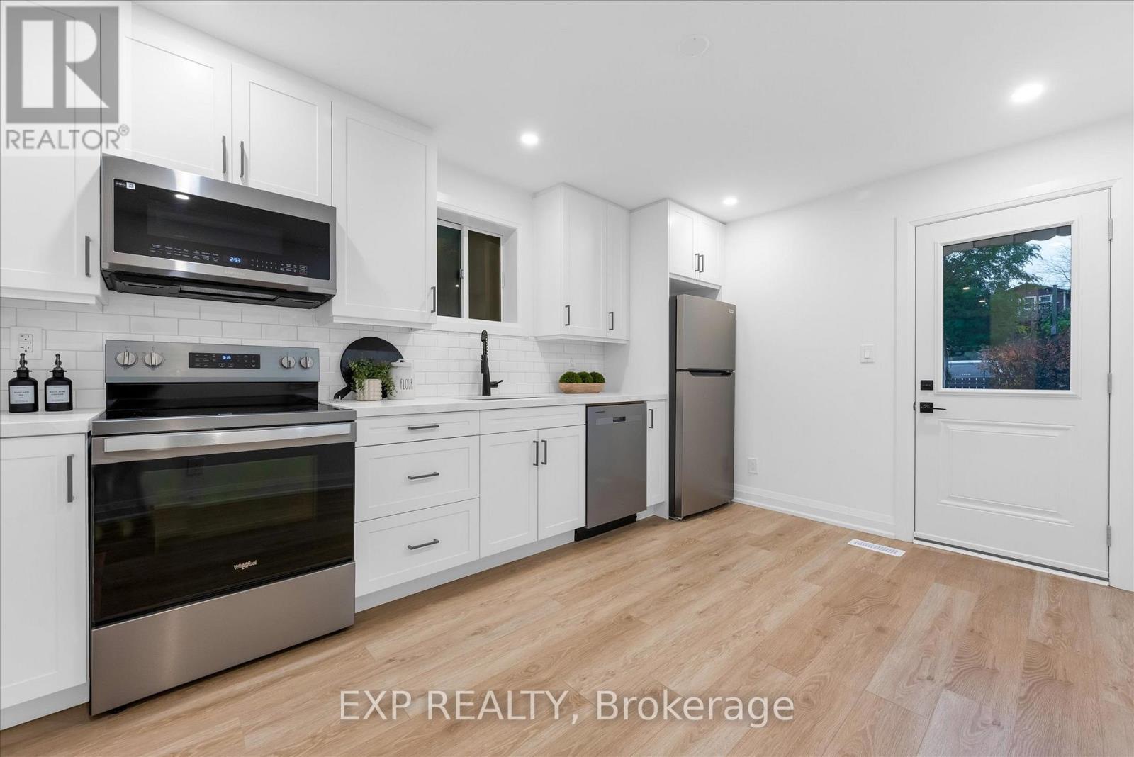 9 Ford Street, Hamilton, Ontario  L8N 2P4 - Photo 5 - X12586150