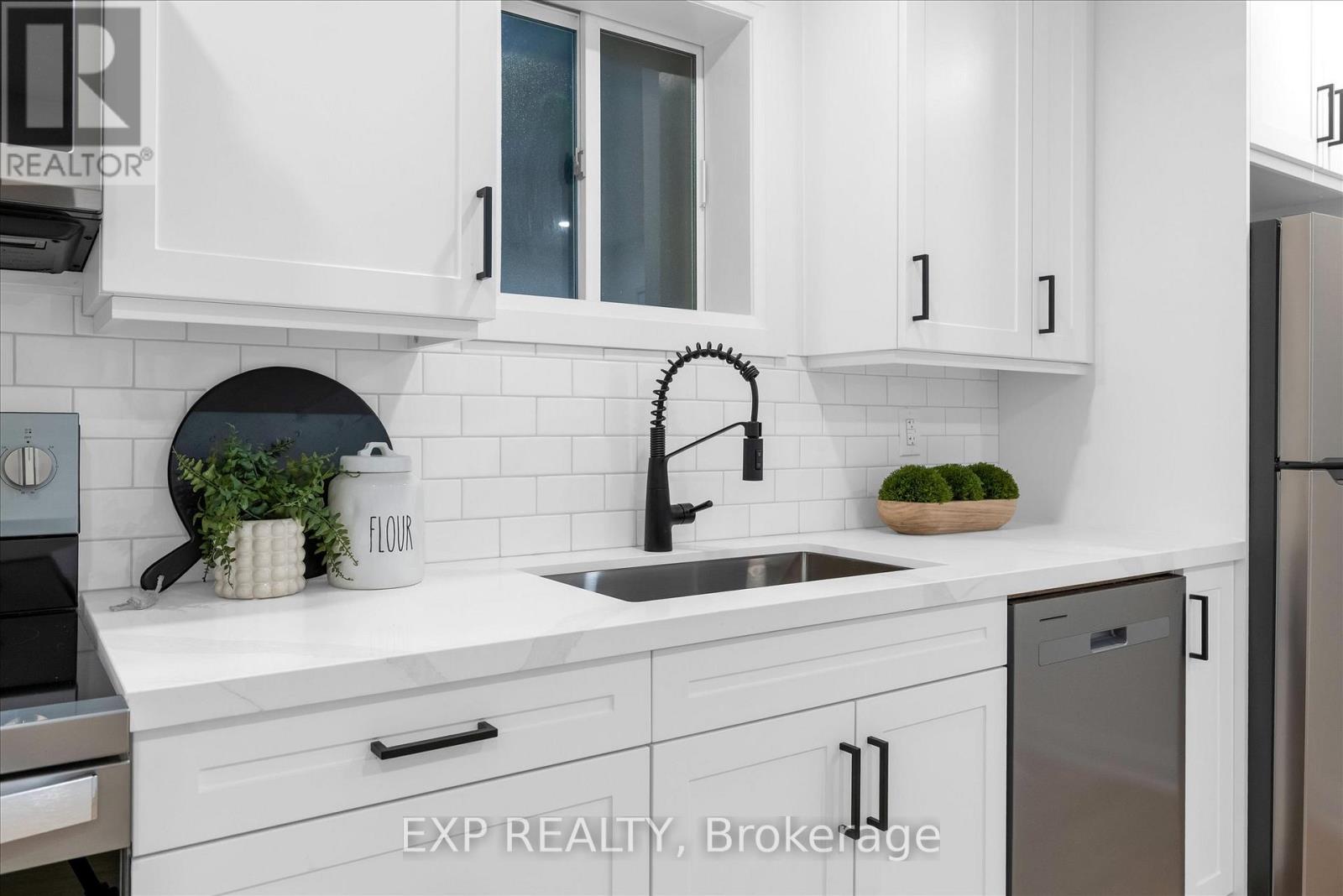 9 Ford Street, Hamilton, Ontario  L8N 2P4 - Photo 7 - X12586150