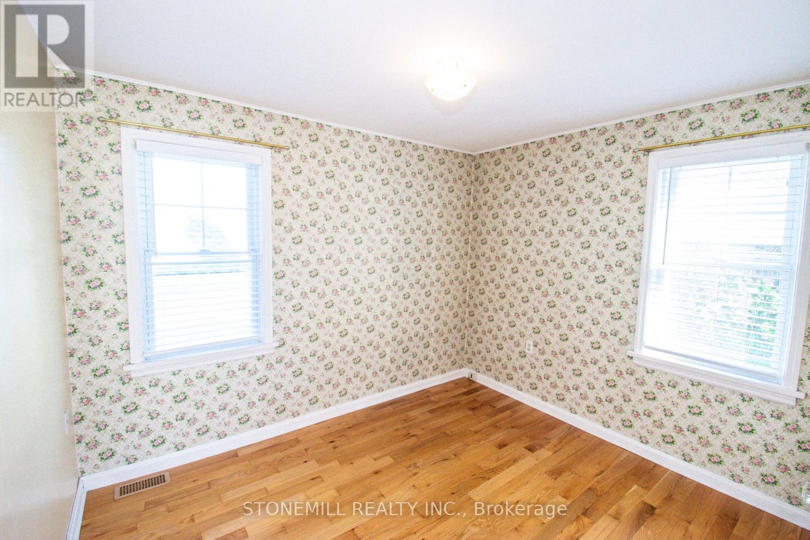 272 Carlton Street, St. Catharines, Ontario  L2N 1B9 - Photo 12 - X12586218