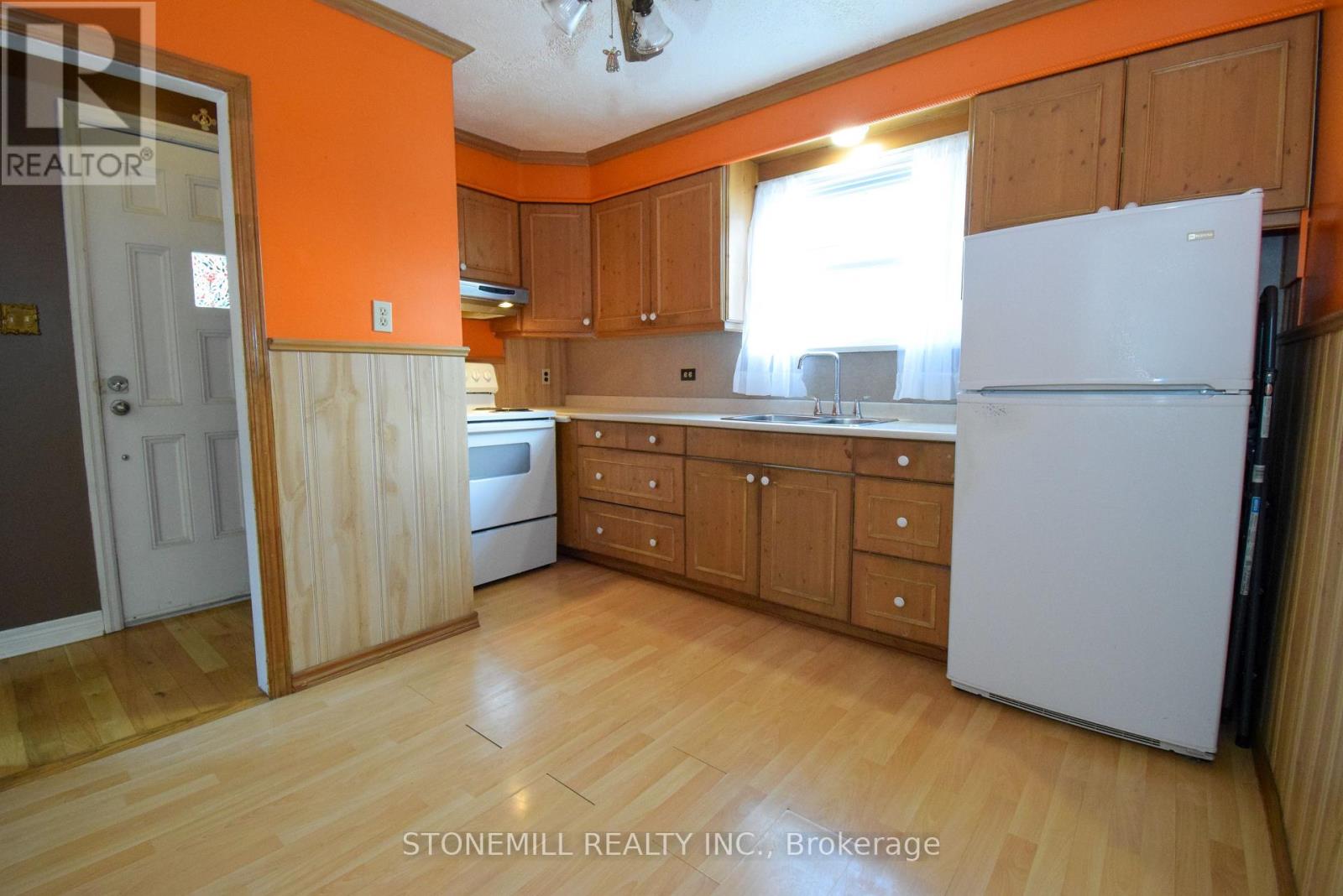 272 Carlton Street, St. Catharines, Ontario  L2N 1B9 - Photo 14 - X12586218