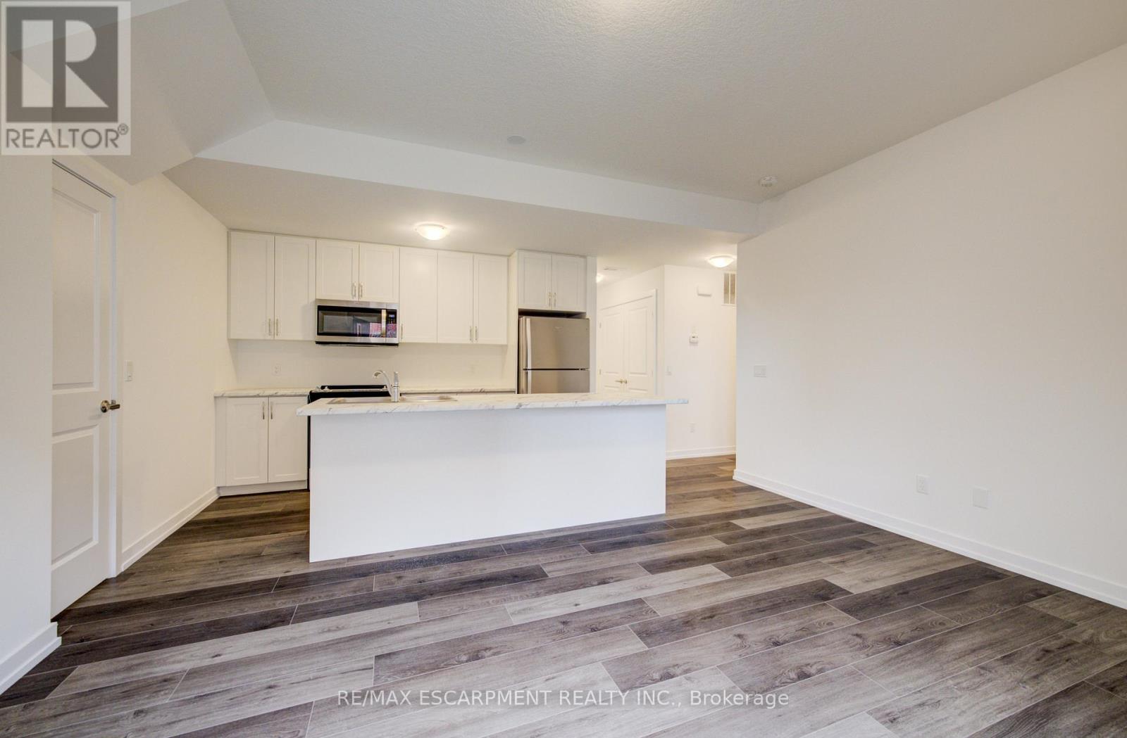 20 - 70 Kenesky Drive, Hamilton, Ontario  L8B 1Y4 - Photo 4 - X12586228