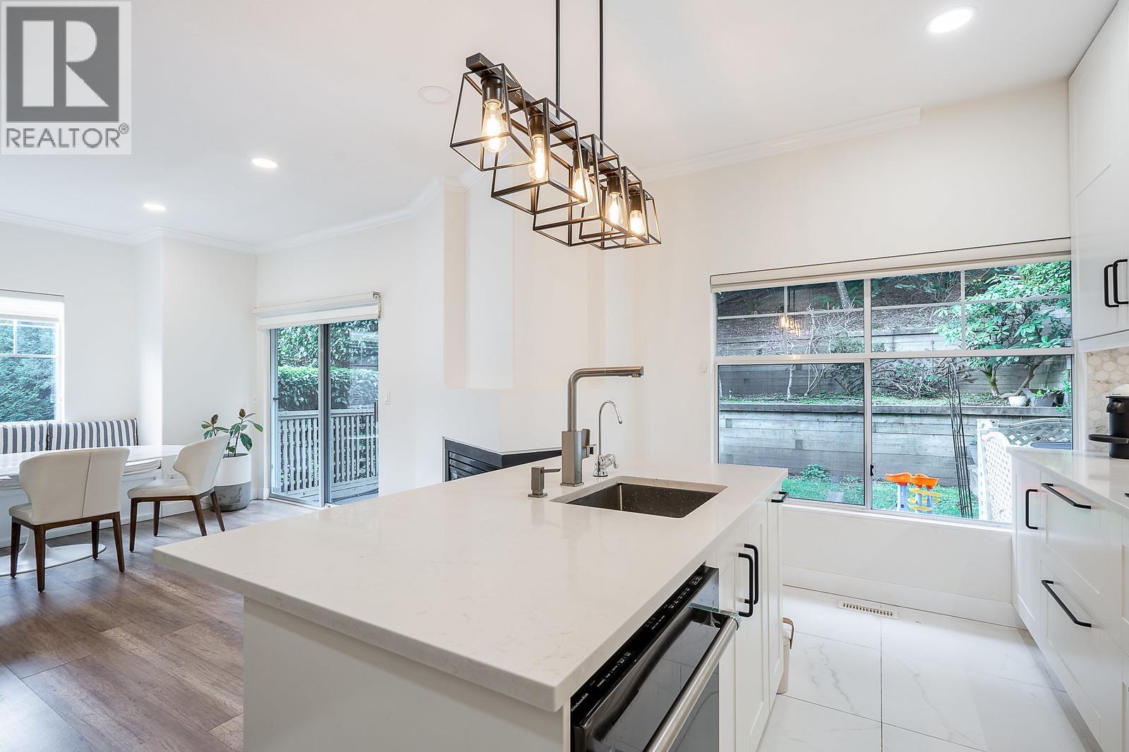 7 2979 Panorama Drive, Coquitlam, British Columbia  V3E 2W8 - Photo 8 - R3070895