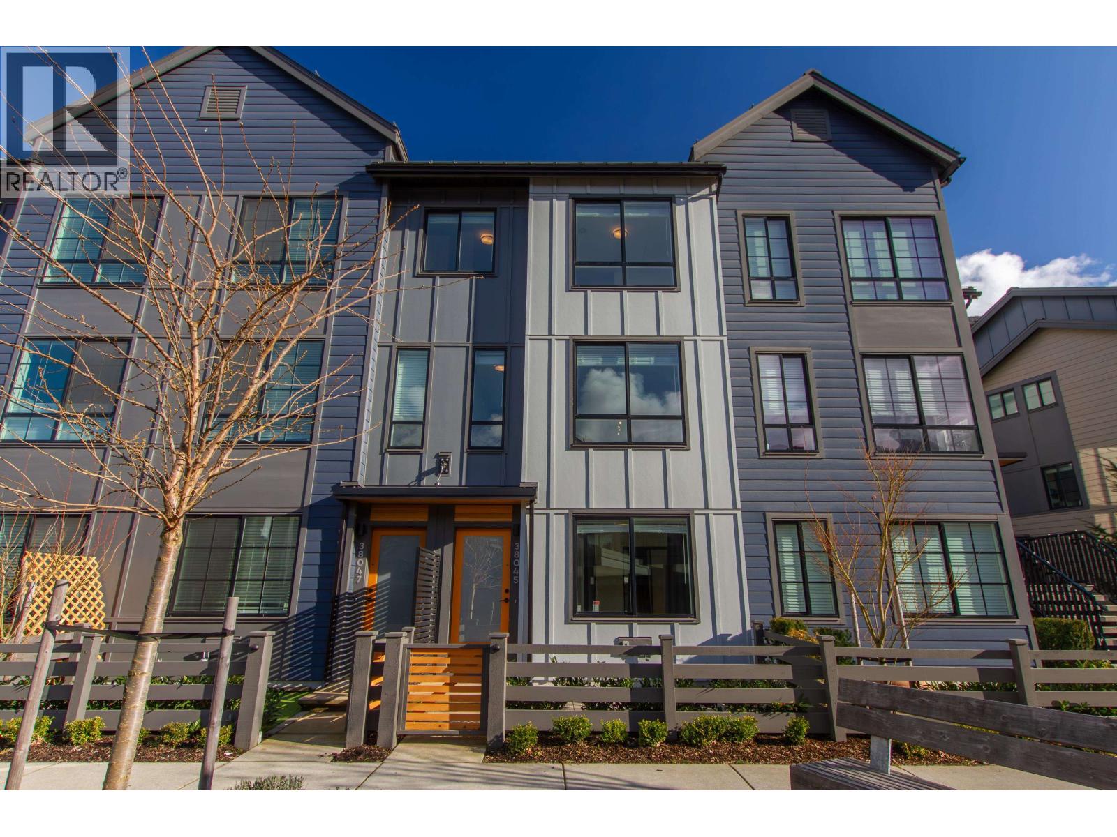 38045 Keel Way, Squamish, British Columbia  V8B 2A1 - Photo 1 - R3070904