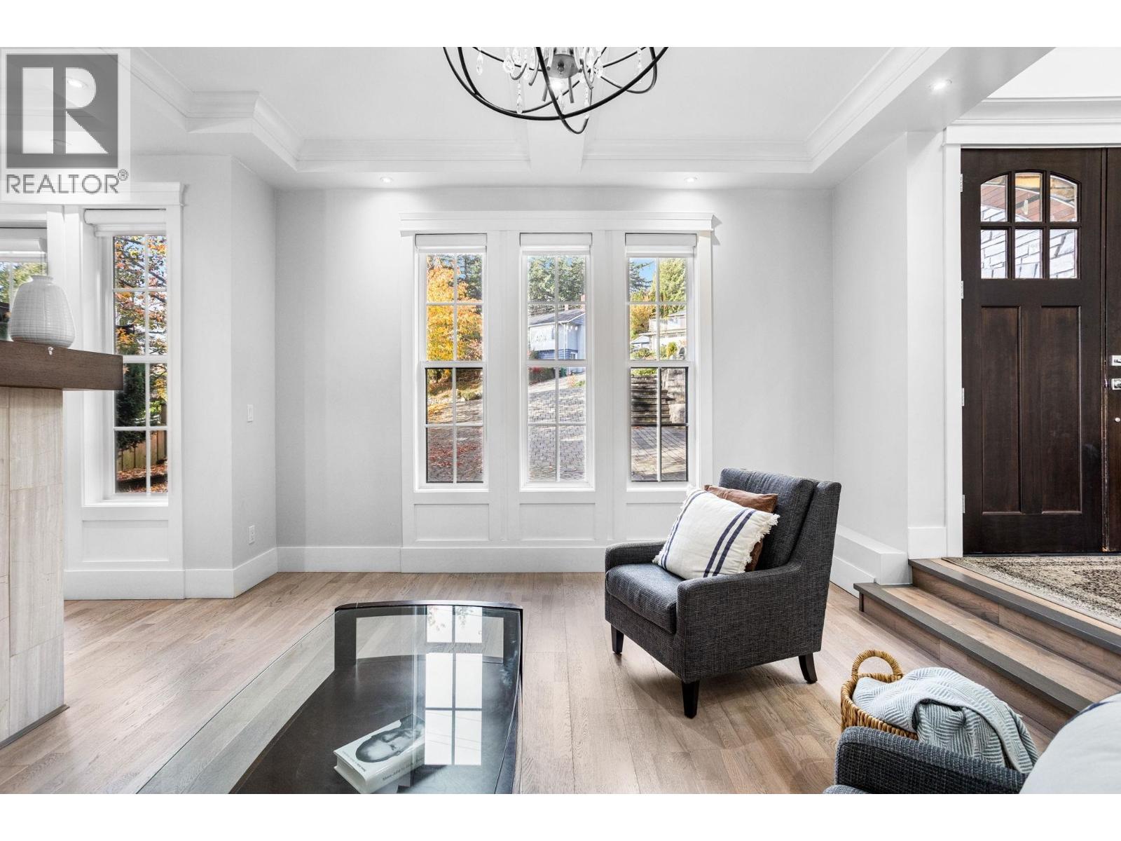 8656 Gilley Avenue, Burnaby, British Columbia  V5J 4Y5 - Photo 6 - R3070908