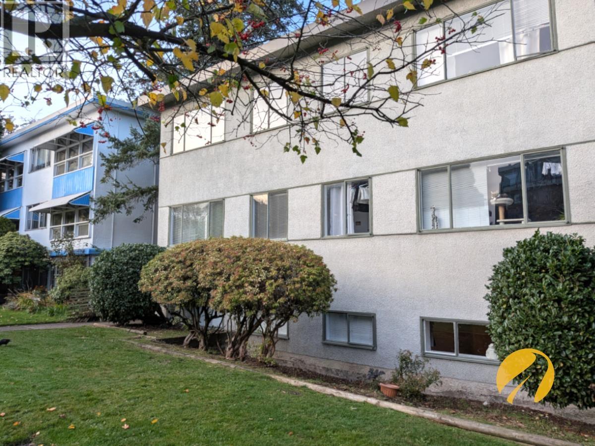 4 2435 W 2nd Avenue, Vancouver, British Columbia  V6K 1J5 - Photo 1 - R3070907