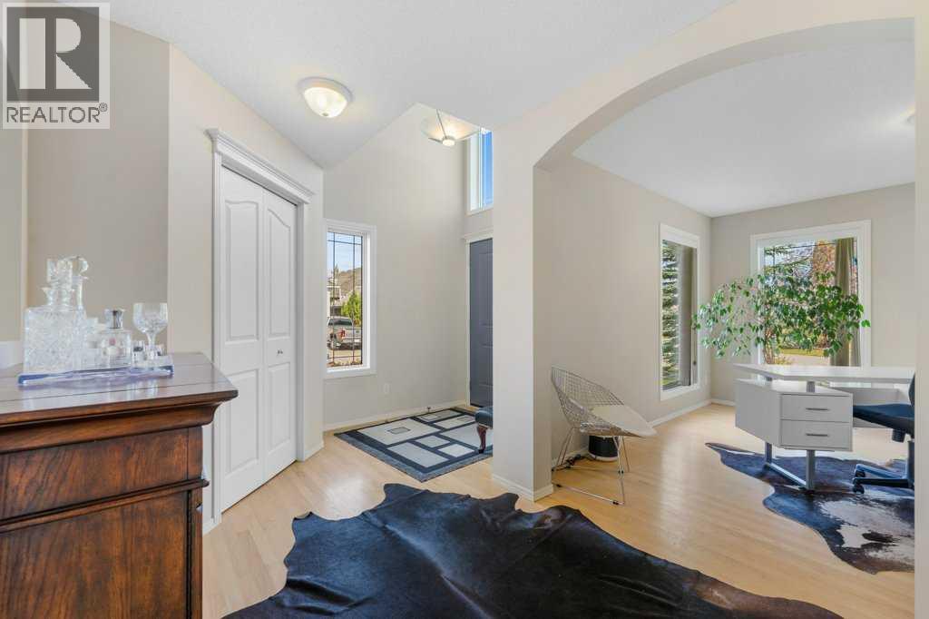 23 Valley Ponds Way Nw, Calgary, Alberta  T3B 5T5 - Photo 3 - A2265386