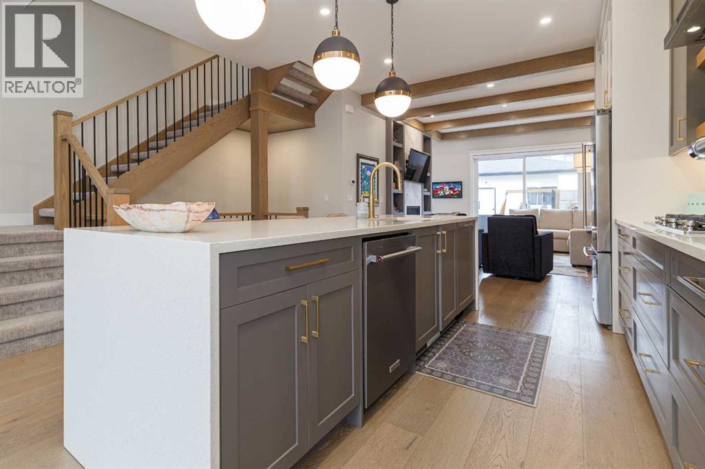 2811 25a Street Sw, Calgary, Alberta  T3E 1Z5 - Photo 8 - A2269973