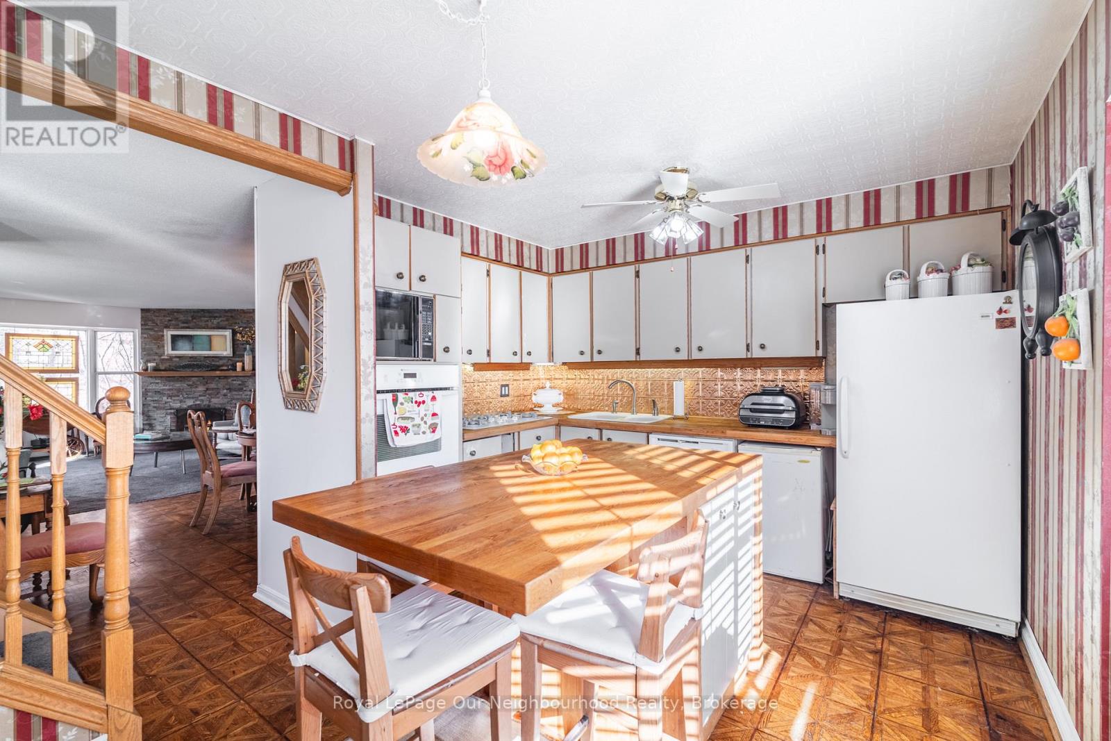 2 Longboat Avenue, Toronto, Ontario  M5A 4E1 - Photo 13 - C12586282