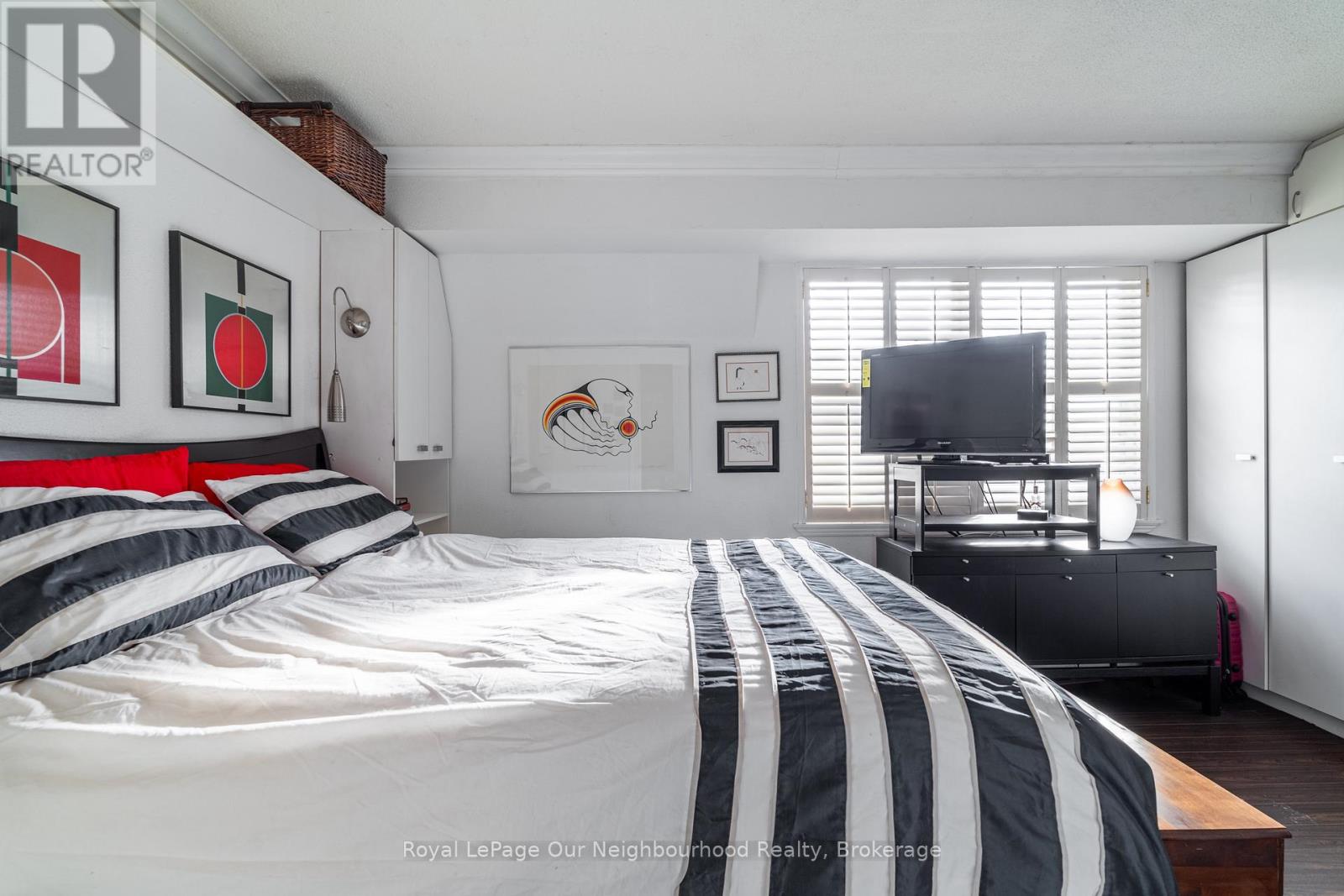 2 Longboat Avenue, Toronto, Ontario  M5A 4E1 - Photo 17 - C12586282