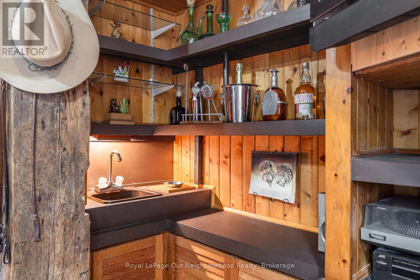 2 Longboat Avenue, Toronto, Ontario  M5A 4E1 - Photo 23 - C12586282