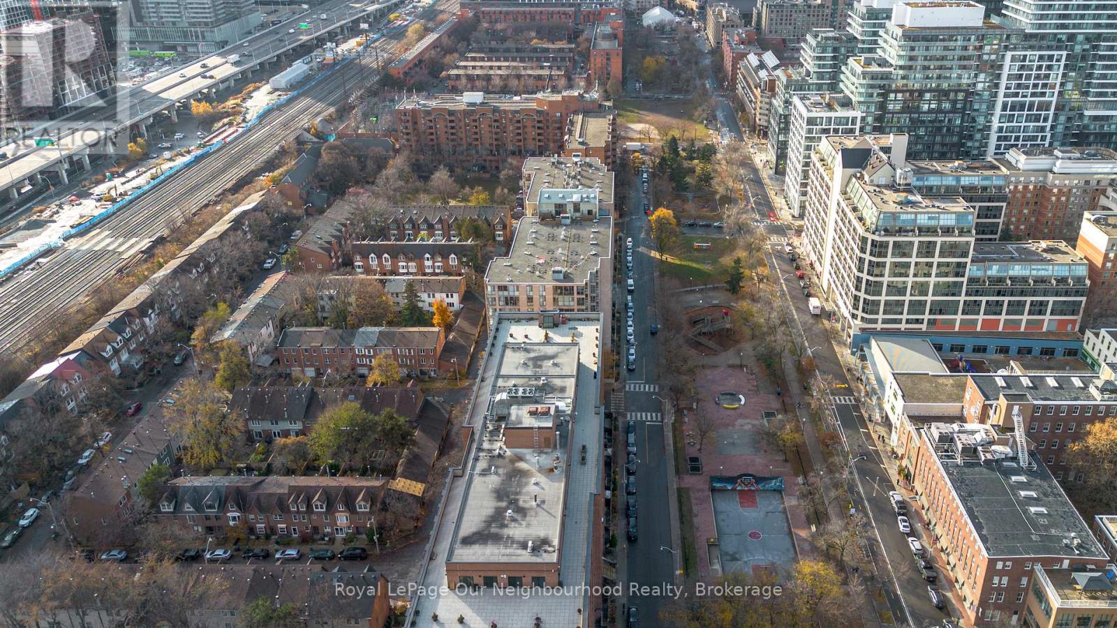 2 Longboat Avenue, Toronto, Ontario  M5A 4E1 - Photo 33 - C12586282