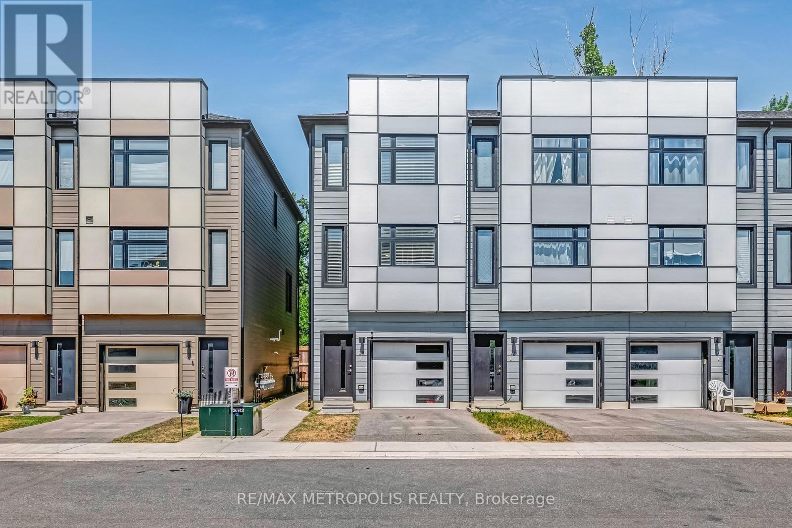 35 - 540 Essa Road, Barrie (Holly), Ontario  L9J 0H2 - Photo 1 - S12586308