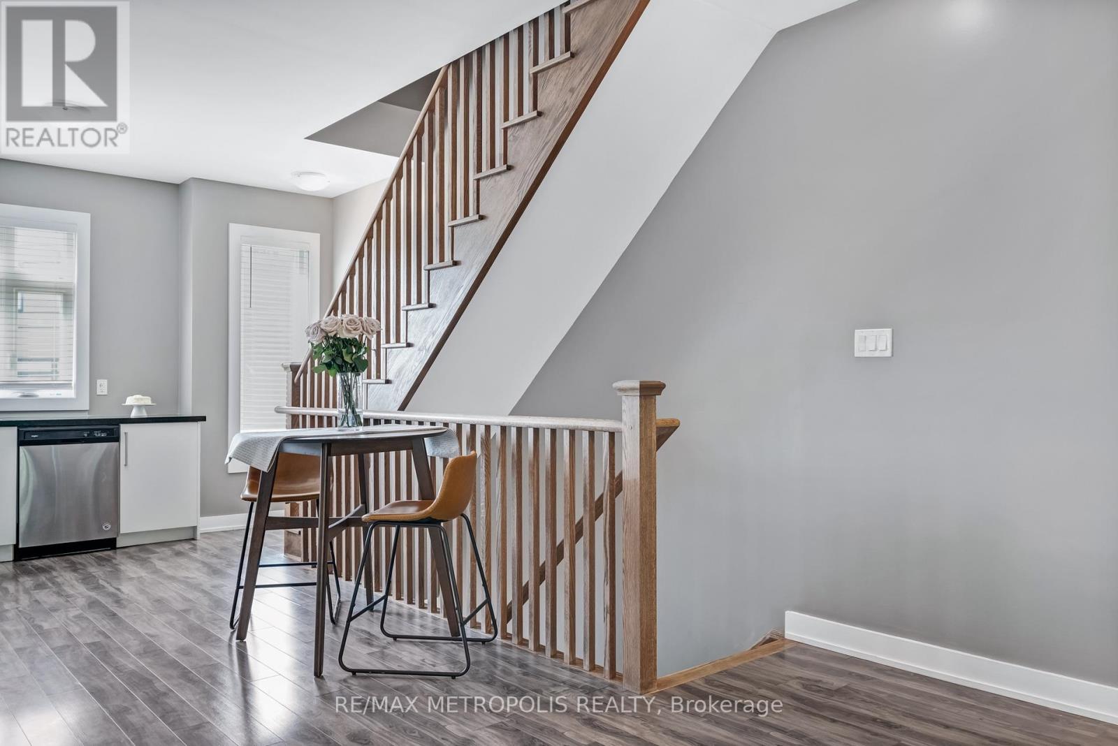 35 - 540 Essa Road, Barrie (Holly), Ontario  L9J 0H2 - Photo 2 - S12586308