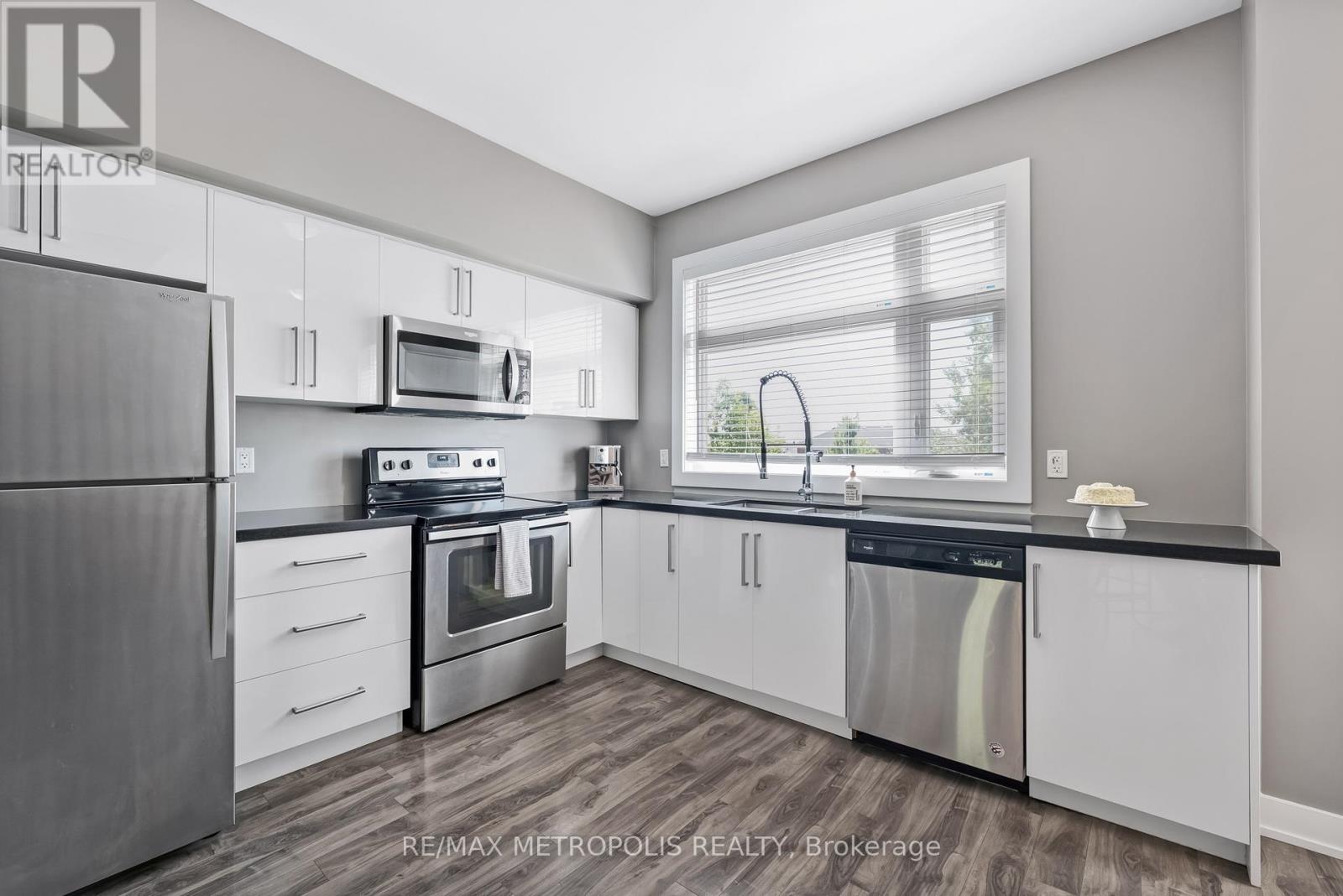 35 - 540 Essa Road, Barrie (Holly), Ontario  L9J 0H2 - Photo 9 - S12586308