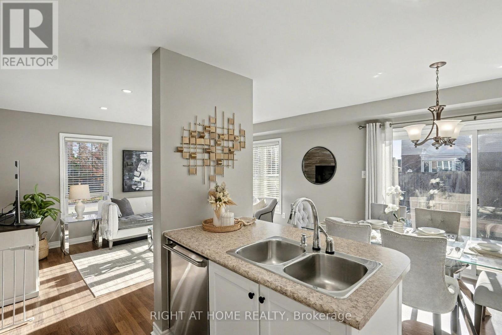 88 Buttercup Crescent, Hamilton, Ontario  L8B 0Y1 - Photo 6 - X12586294