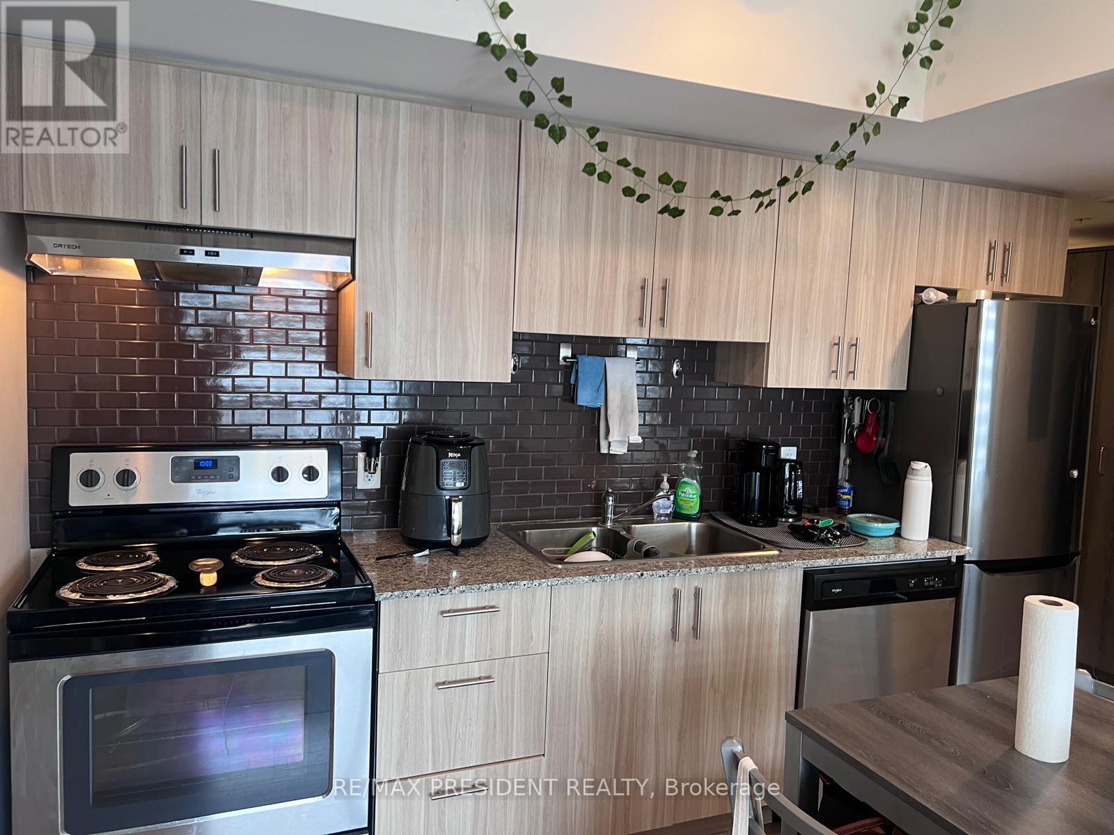 G616 - 275 Larch St Street, Waterloo, Ontario  N2L 3R2 - Photo 3 - X12586322