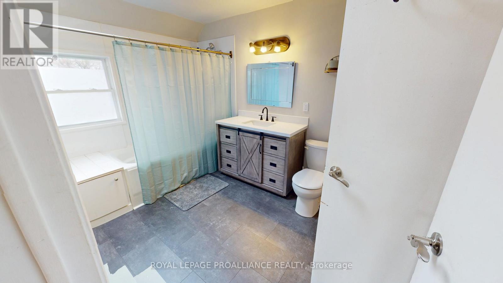 32 Mcnichol Avenue, Quinte West, Ontario  K8V 2R6 - Photo 11 - X12586332