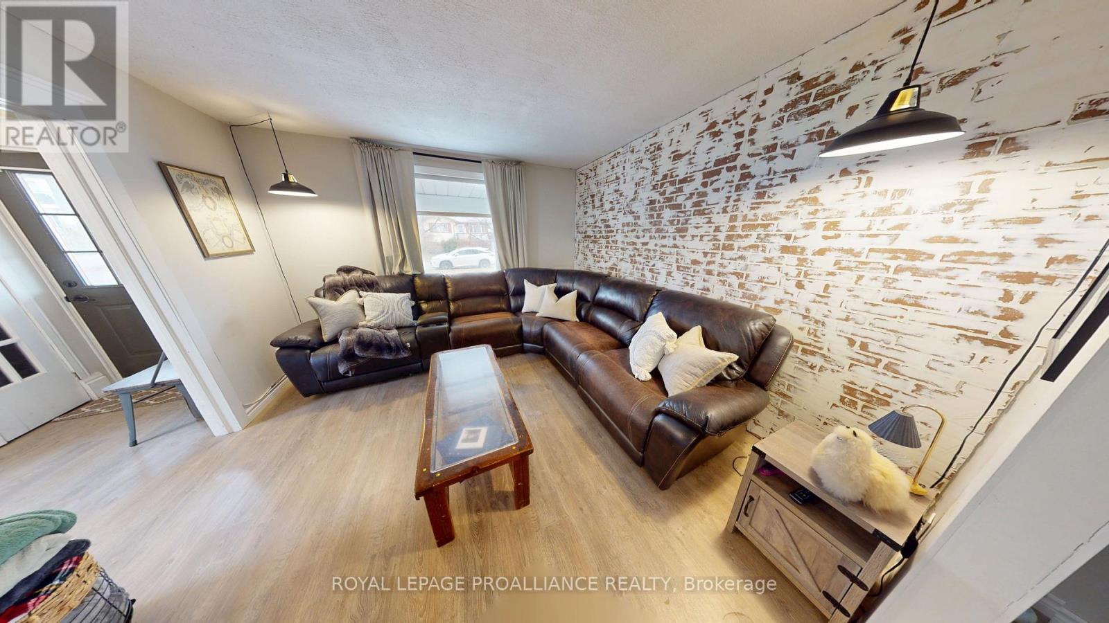 32 Mcnichol Avenue, Quinte West, Ontario  K8V 2R6 - Photo 4 - X12586332