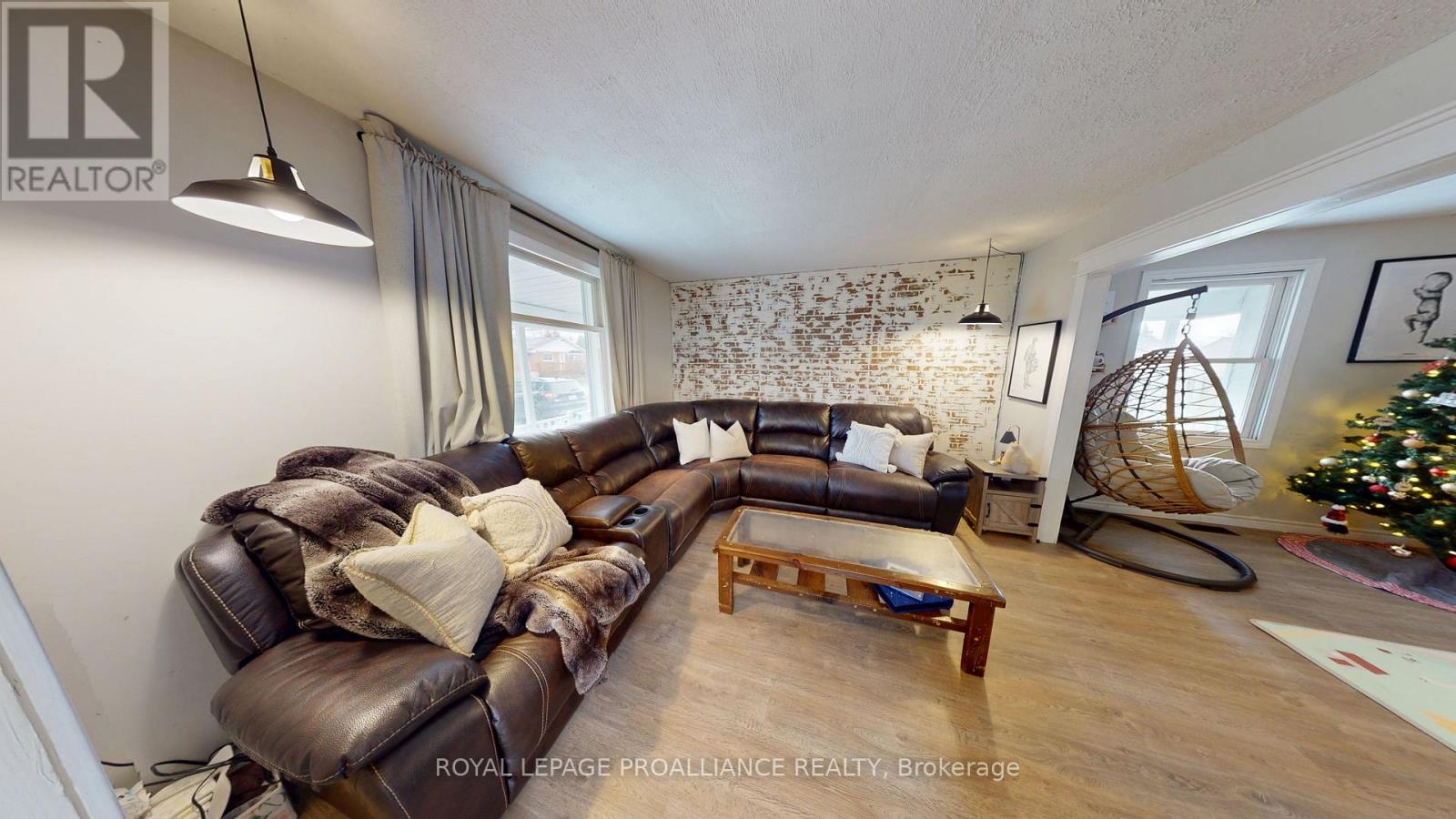 32 Mcnichol Avenue, Quinte West, Ontario  K8V 2R6 - Photo 5 - X12586332