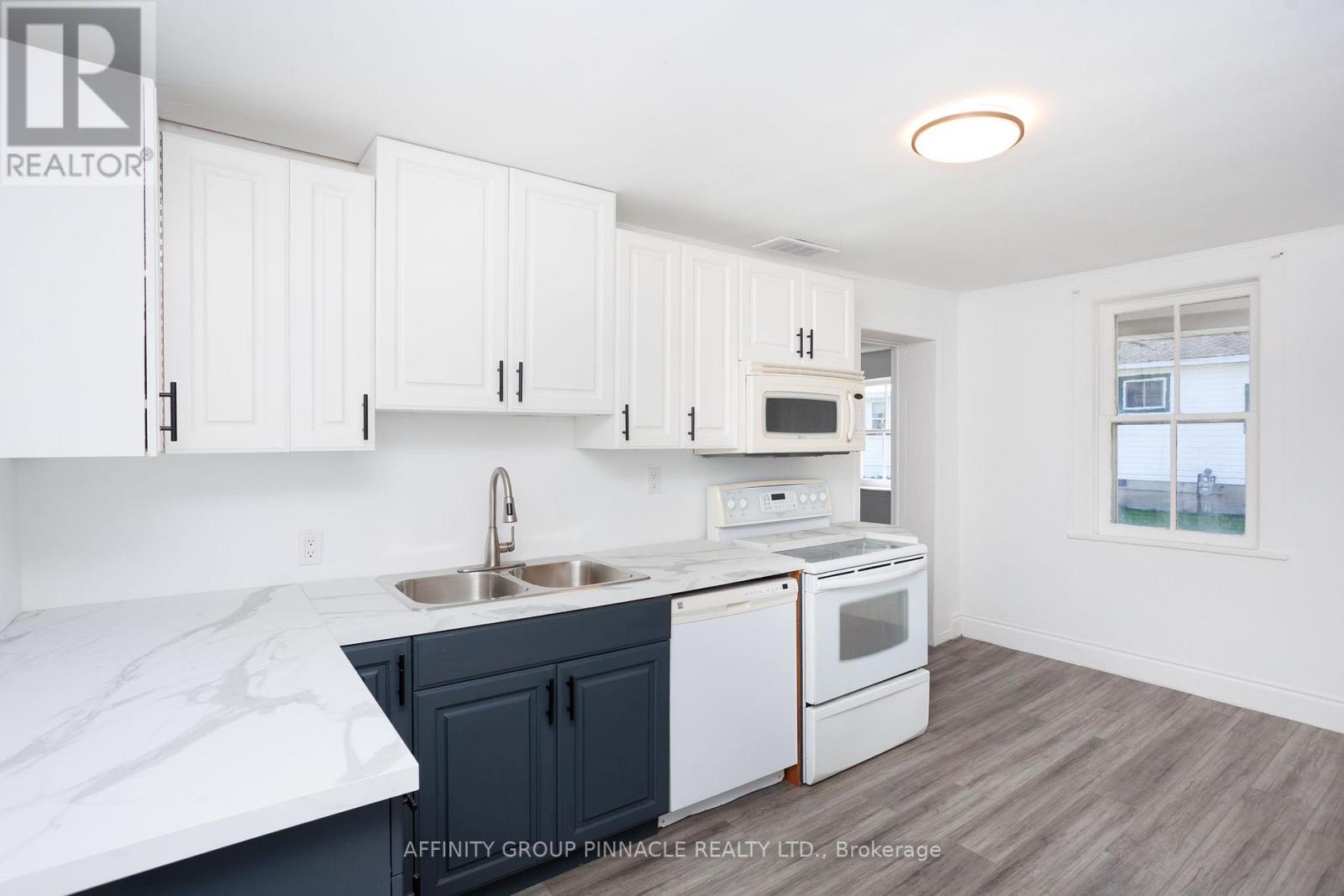 6 Duke Street, Kawartha Lakes, Ontario  K9V 2K4 - Photo 15 - X12586436