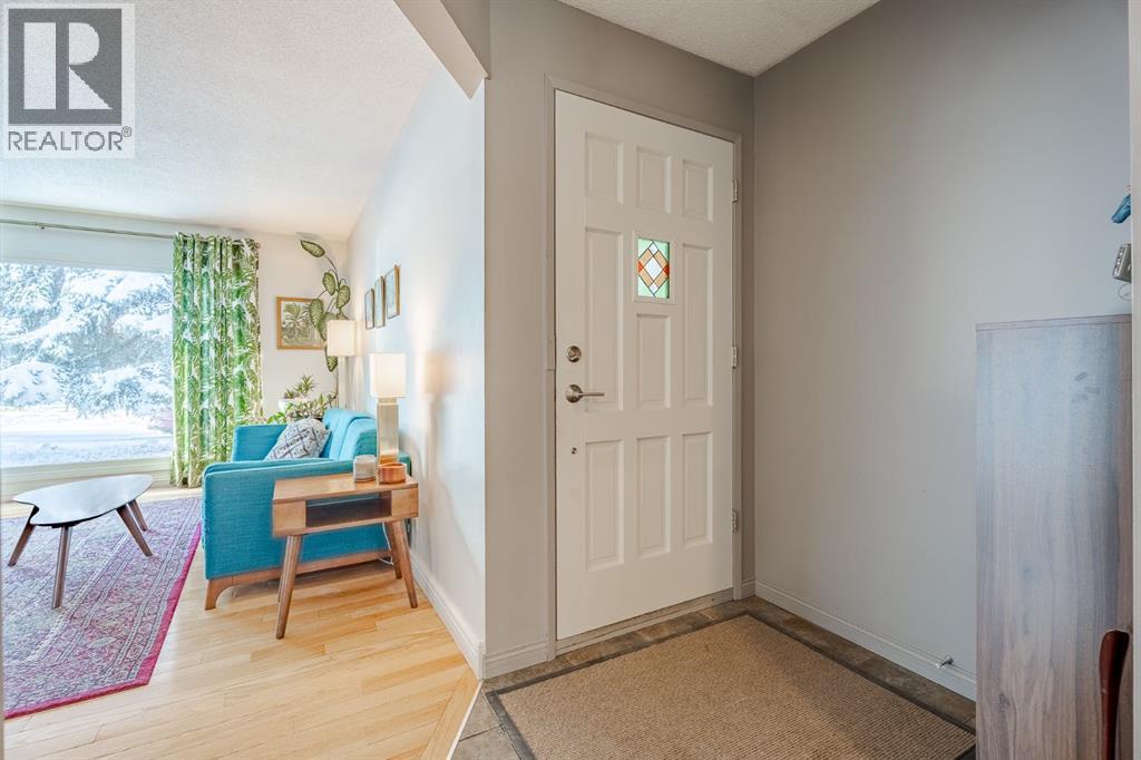 84 Thornaby Crescent Nw, Calgary, Alberta  T2K 5K6 - Photo 4 - A2272941