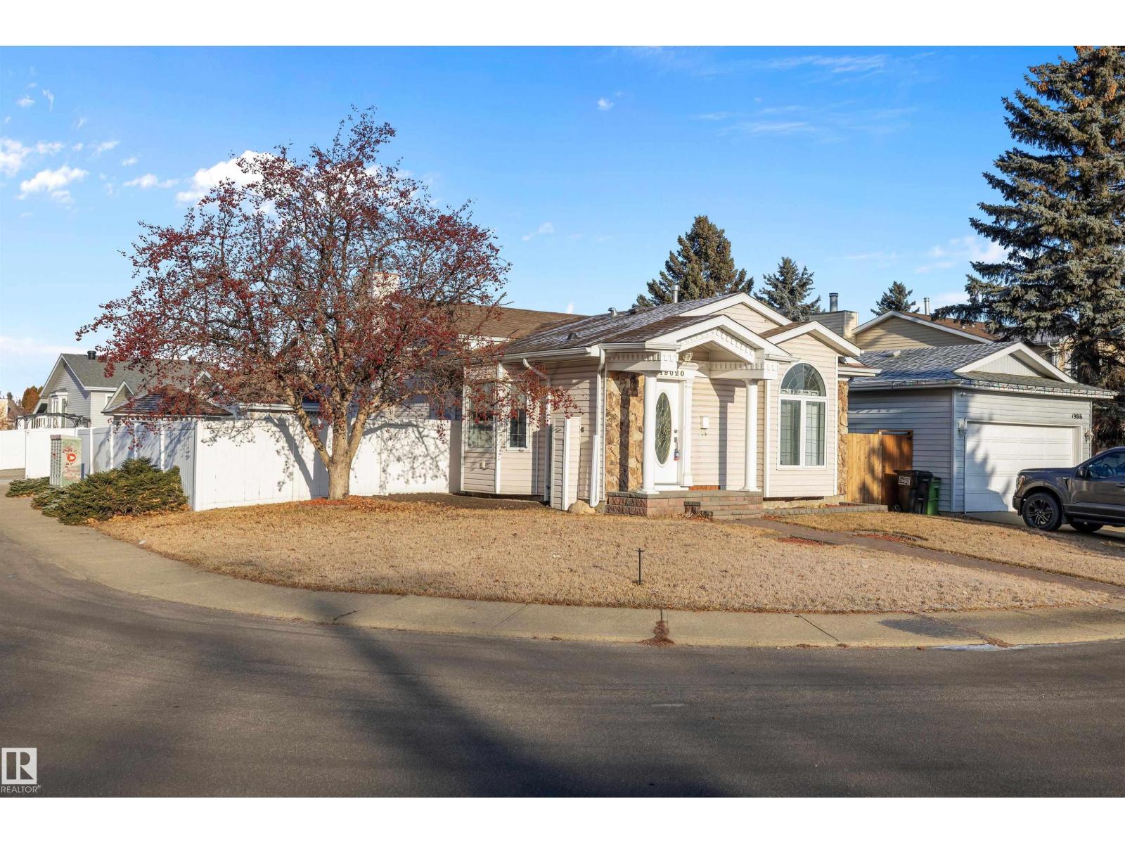 19020 86 Av Nw, Edmonton, Alberta  T5T 1Y4 - Photo 2 - E4467008