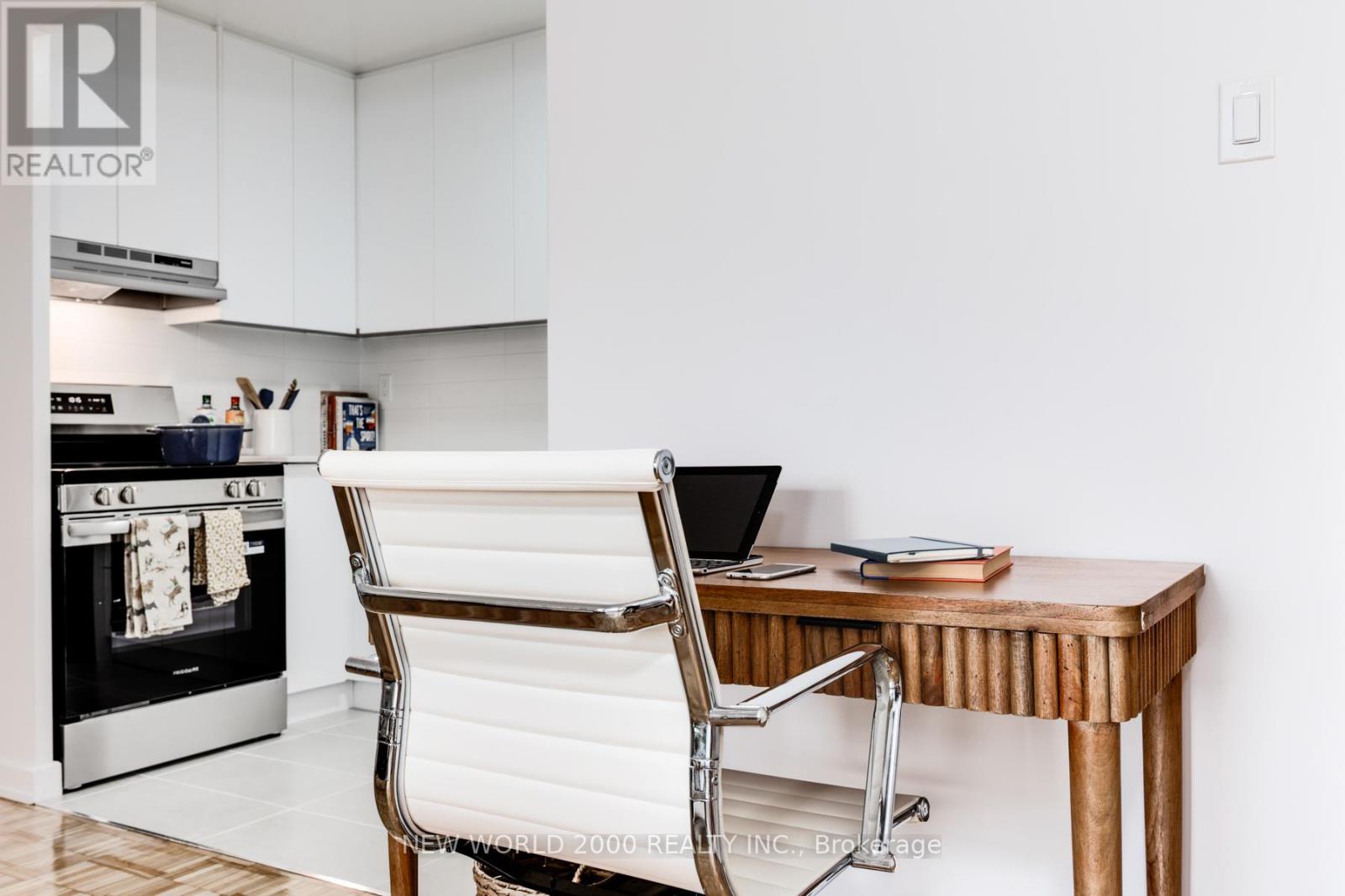 1503 - 101 Roehampton Avenue, Toronto, Ontario  M4P 2W2 - Photo 17 - C12493744