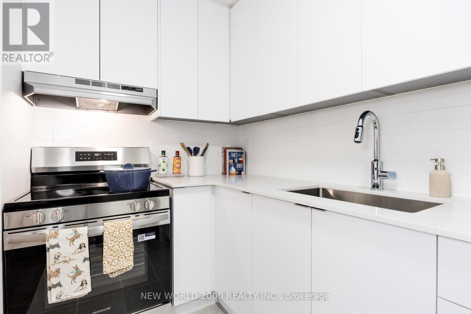 1503 - 101 ROEHAMPTON AVENUE, Toronto, Ontario