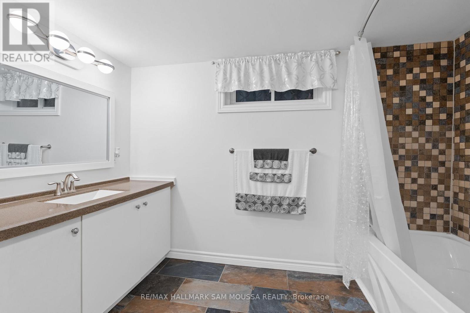 9 Quinpool Crescent, Ottawa, Ontario  K2H 6H9 - Photo 36 - X12578618