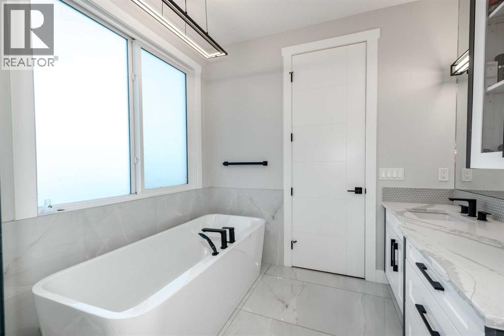 66 Waterford Road, Chestermere, Alberta T1X 2M7 - Photo 26 - A2271205