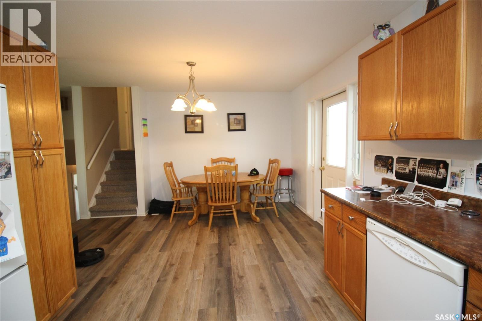 622 9th Street W, Shaunavon, Saskatchewan  S0N 2M0 - Photo 4 - SK024908