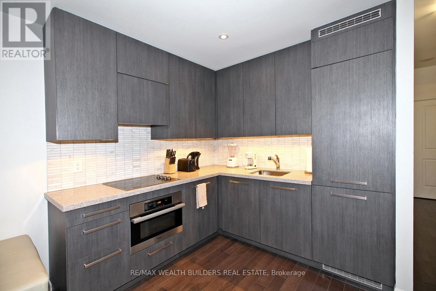 3512 - 8 The Esplanade Avenue, Toronto, Ontario  M5E 0A6 - Photo 13 - C12586444