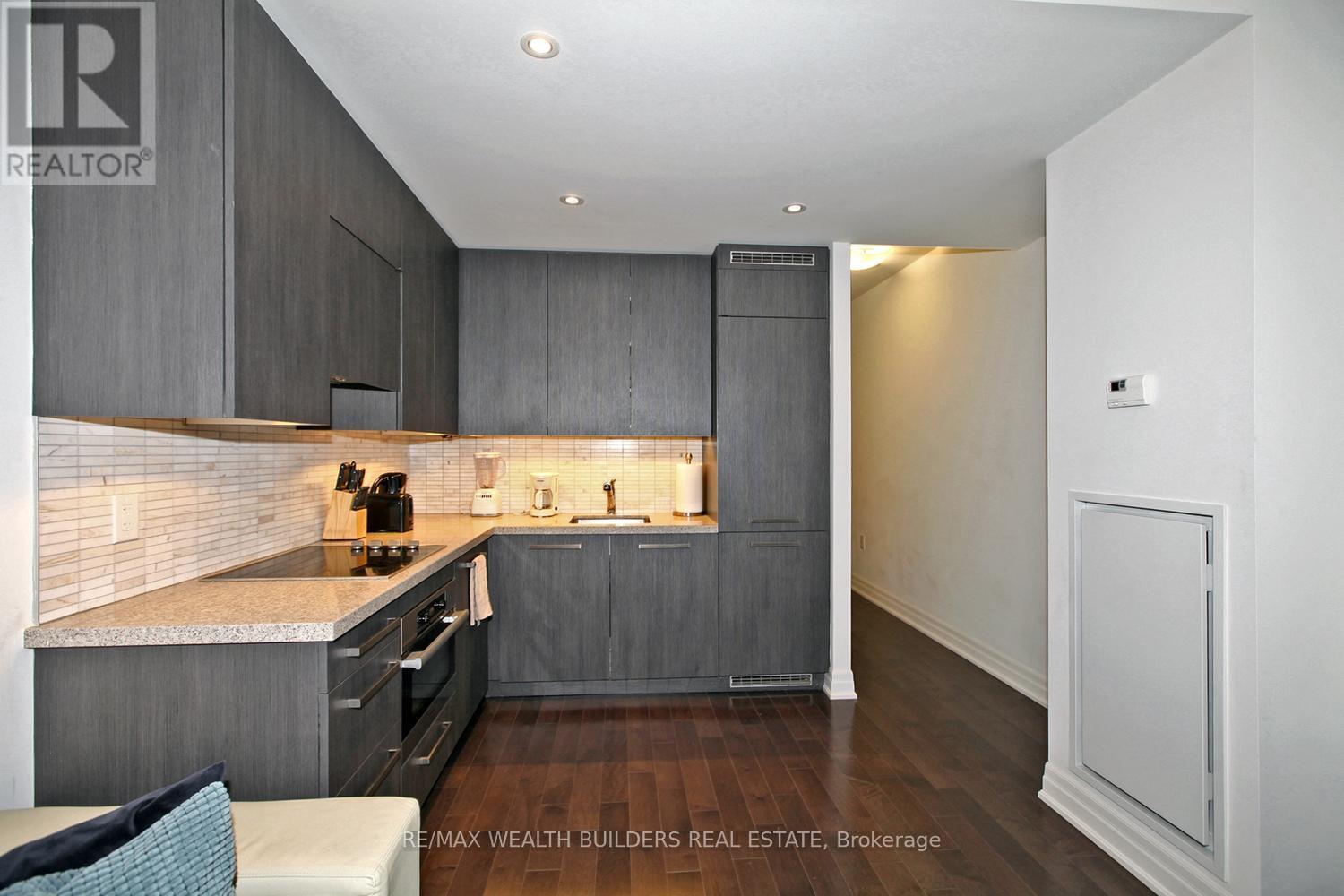 3512 - 8 The Esplanade Avenue, Toronto, Ontario  M5E 0A6 - Photo 14 - C12586444