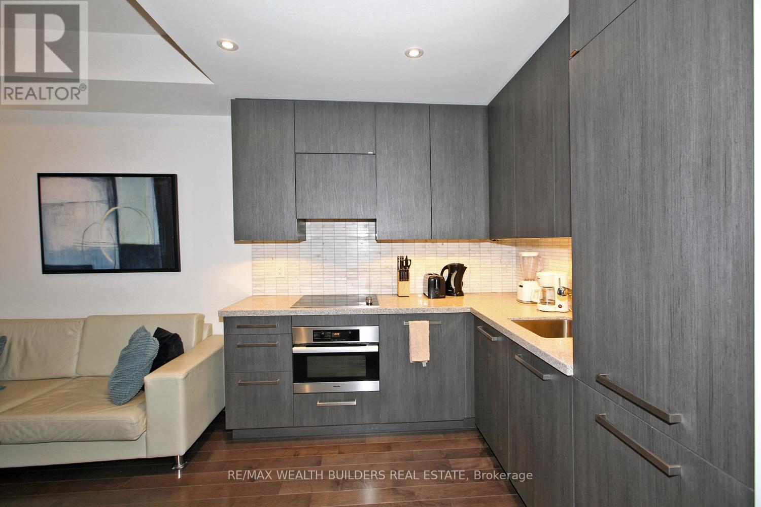 3512 - 8 The Esplanade Avenue, Toronto, Ontario  M5E 0A6 - Photo 15 - C12586444