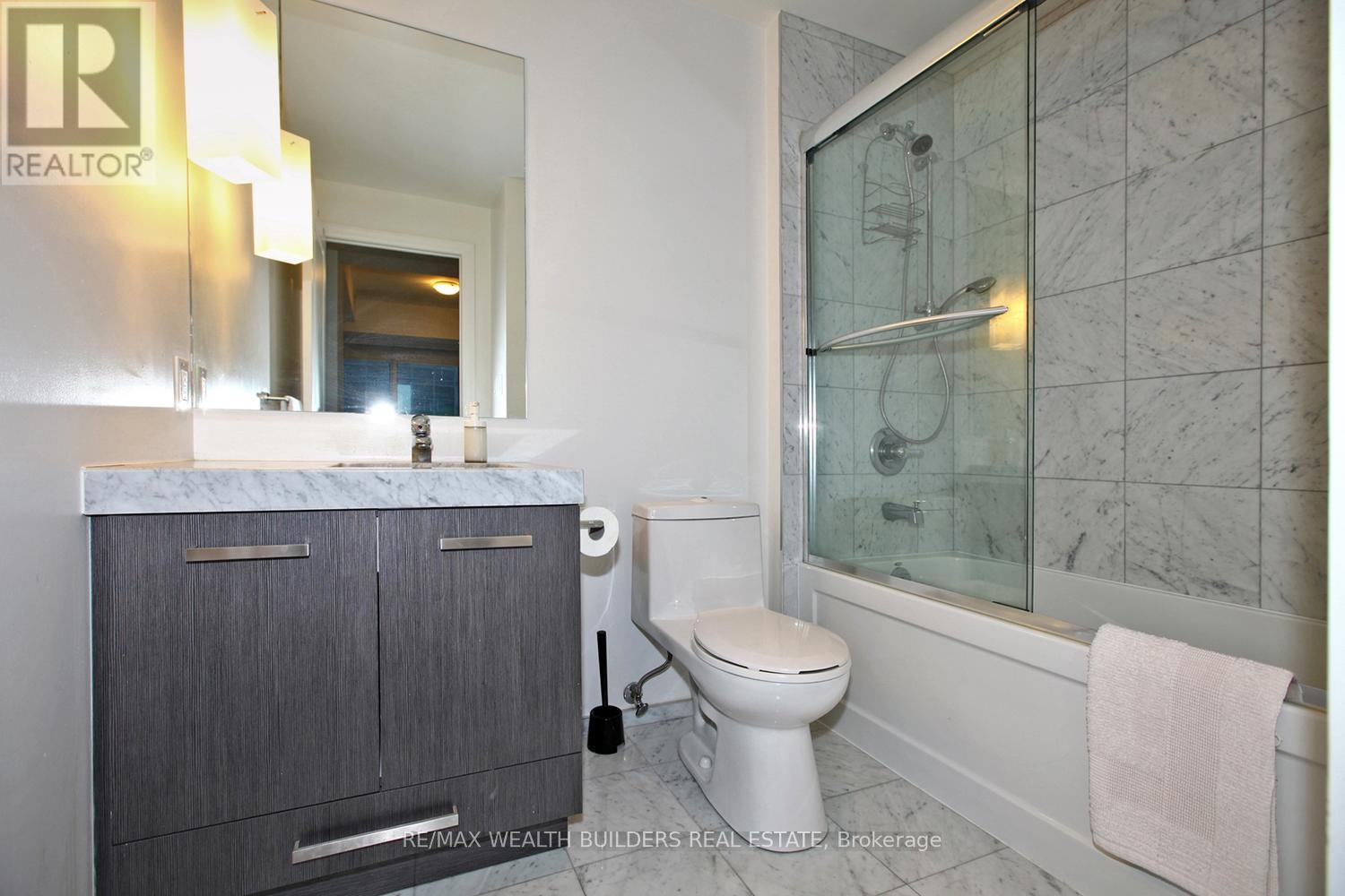 3512 - 8 The Esplanade Avenue, Toronto, Ontario  M5E 0A6 - Photo 19 - C12586444