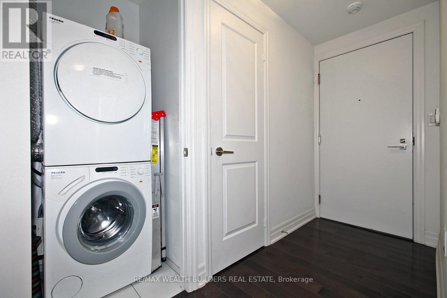 3512 - 8 The Esplanade Avenue, Toronto, Ontario  M5E 0A6 - Photo 22 - C12586444