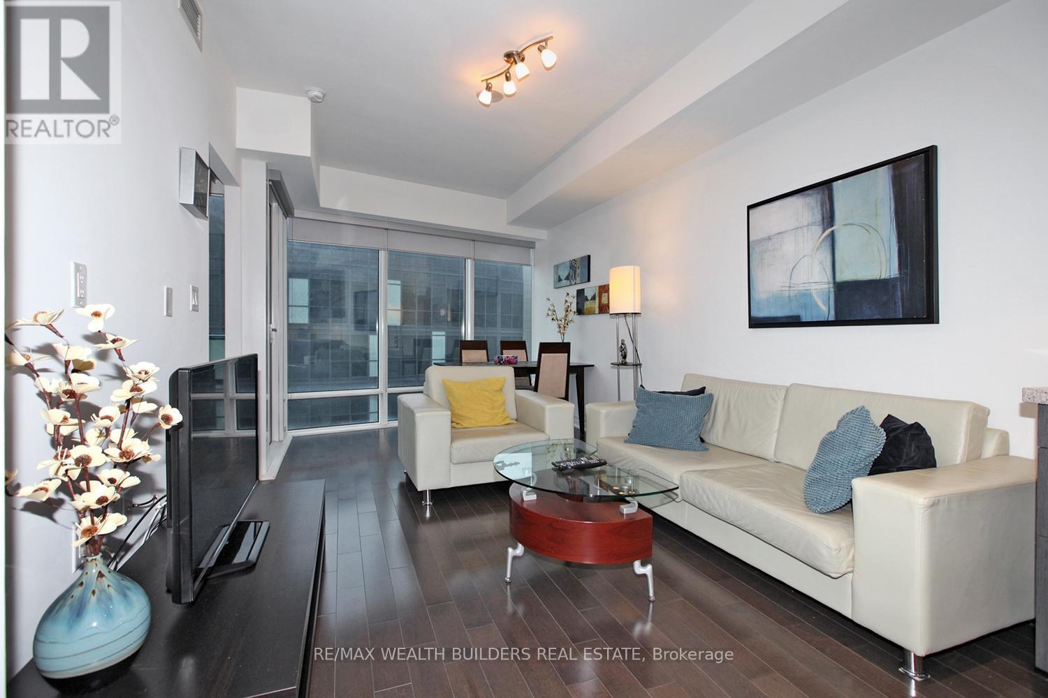 3512 - 8 The Esplanade Avenue, Toronto, Ontario  M5E 0A6 - Photo 4 - C12586444