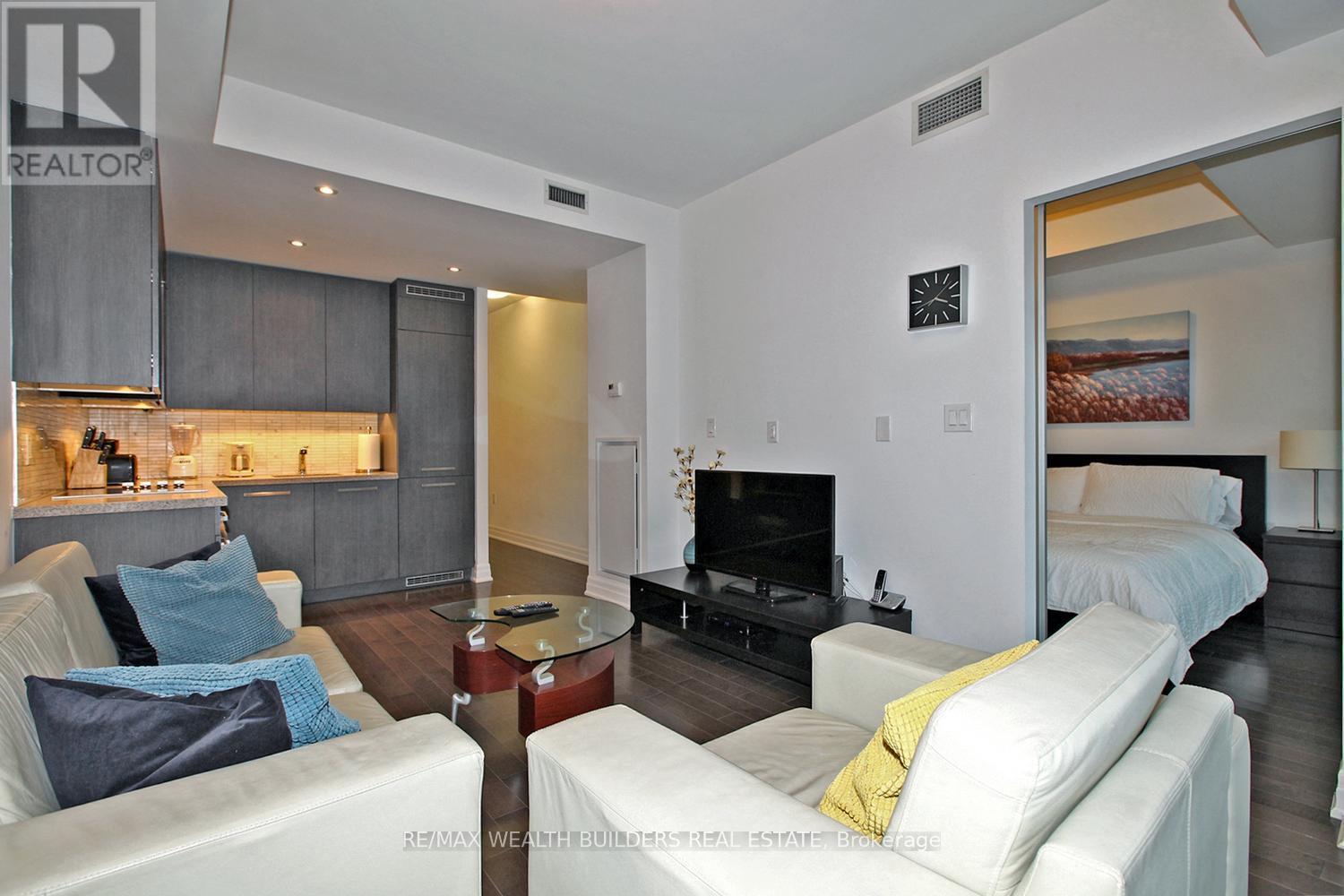 3512 - 8 The Esplanade Avenue, Toronto, Ontario  M5E 0A6 - Photo 6 - C12586444