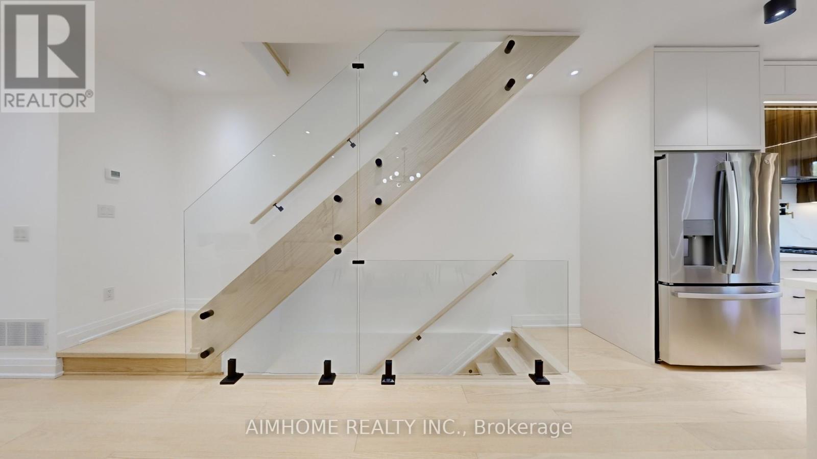 38 Sparkhall Avenue, Toronto, Ontario  M4K 1G5 - Photo 14 - E12586324