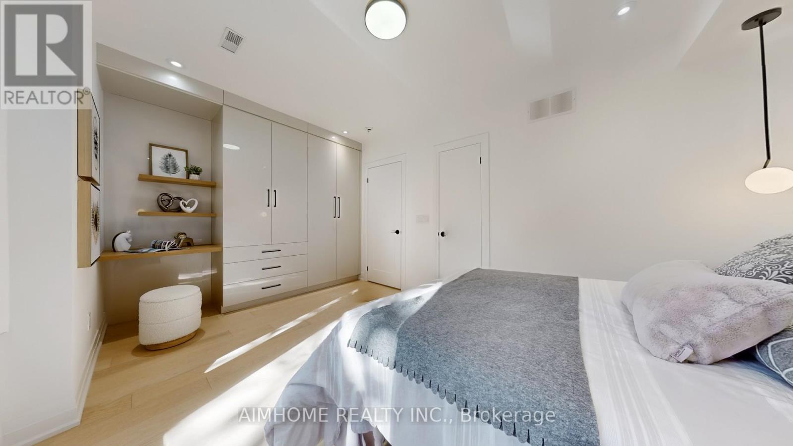 38 Sparkhall Avenue, Toronto, Ontario  M4K 1G5 - Photo 17 - E12586324