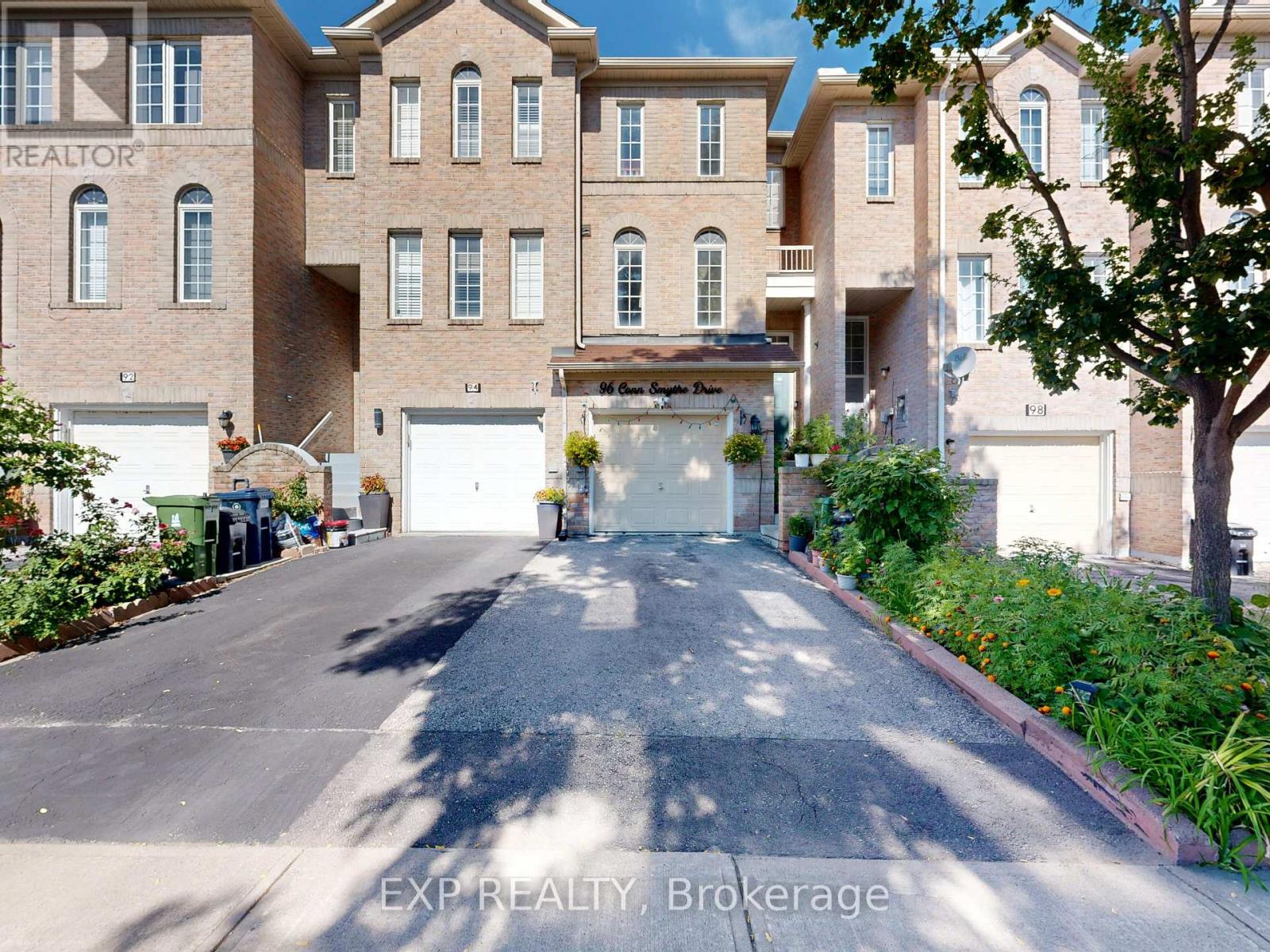 96 CONN SMYTHE DRIVE, Toronto, Ontario