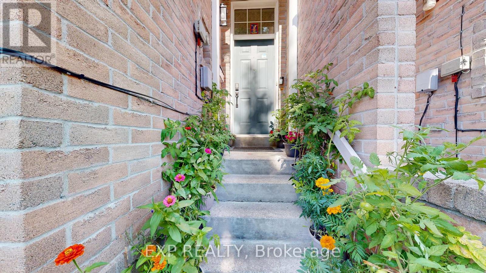 96 Conn Smythe Drive, Toronto, Ontario  M1J 3P5 - Photo 3 - E12586482