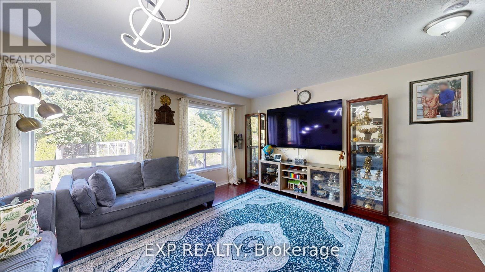 96 Conn Smythe Drive, Toronto, Ontario  M1J 3P5 - Photo 6 - E12586482