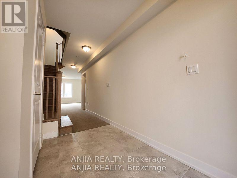 104 Credit Lane, Richmond Hill, Ontario  L4E 1G9 - Photo 3 - N12585528